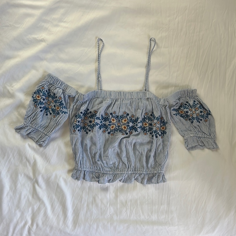 NWOT American Eagle blue blouse with embroidered flowers